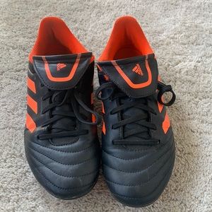 MALE ADIDAS SOCCER CLEATS SIZE 7